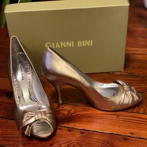 Gianni Bini Sand Gold Leather Heels Size 9.5